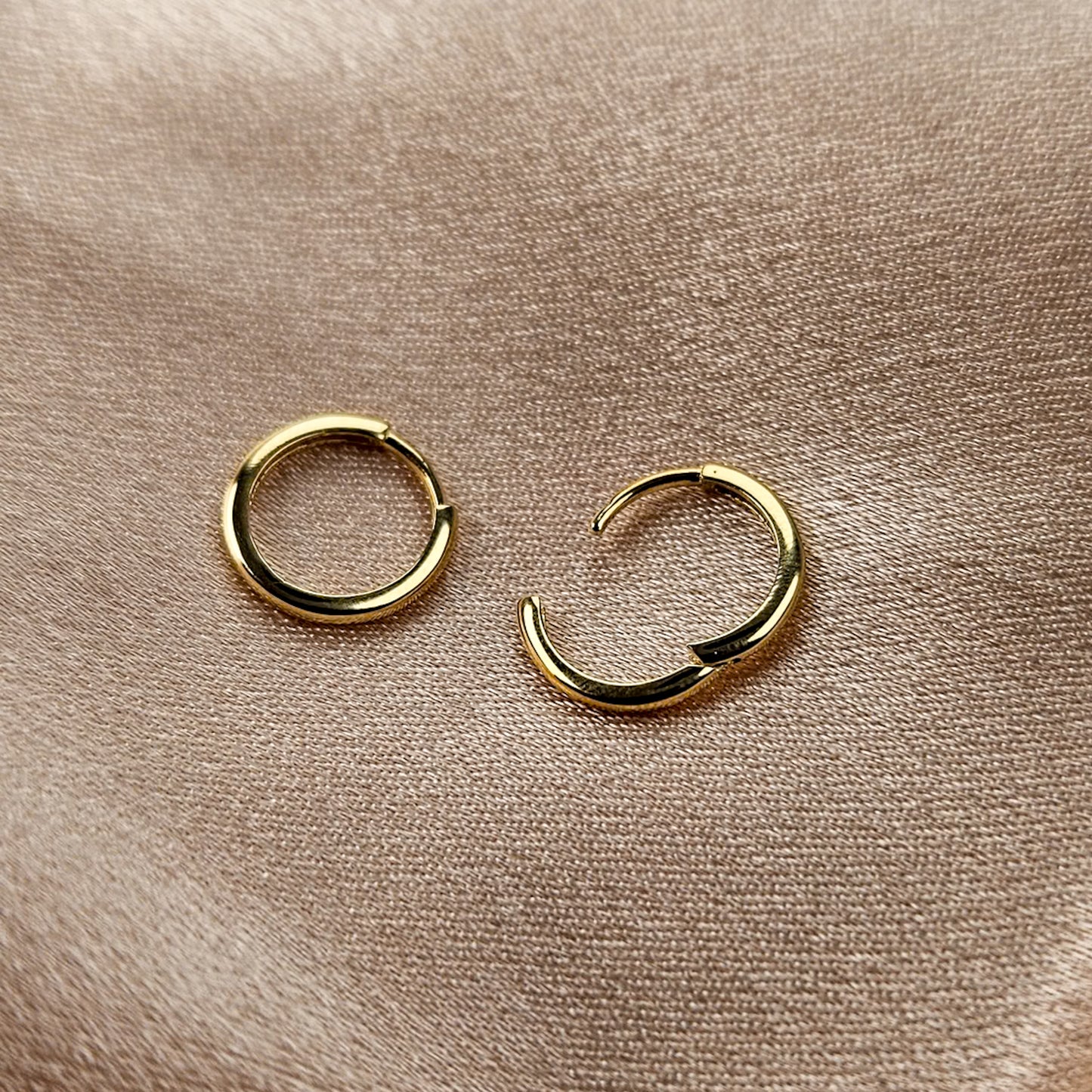 9k Solid Gold Plain Huggies
