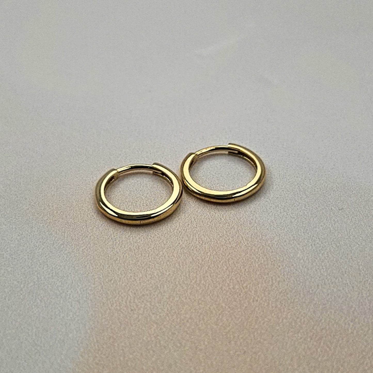 9k Solid Gold Plain Huggies