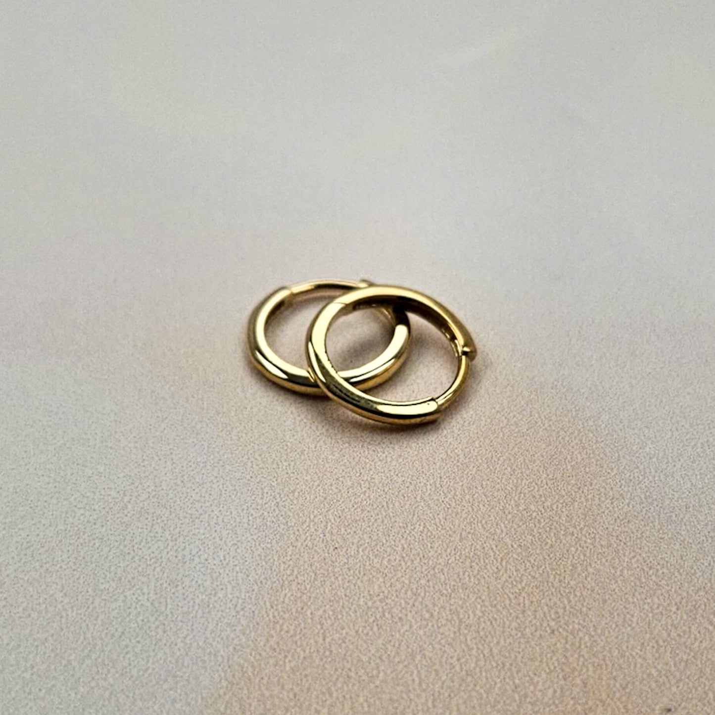 9k Solid Gold Plain Huggies