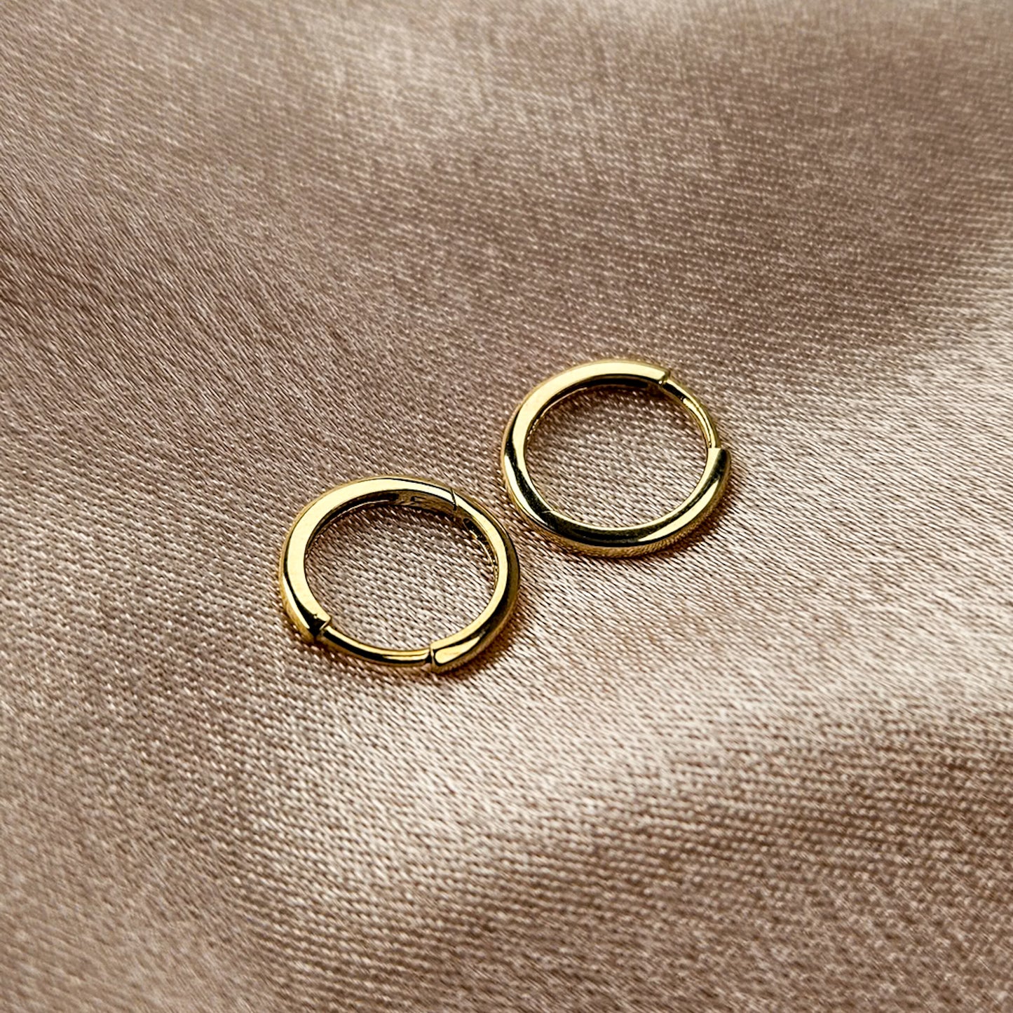 9k Solid Gold Plain Huggies