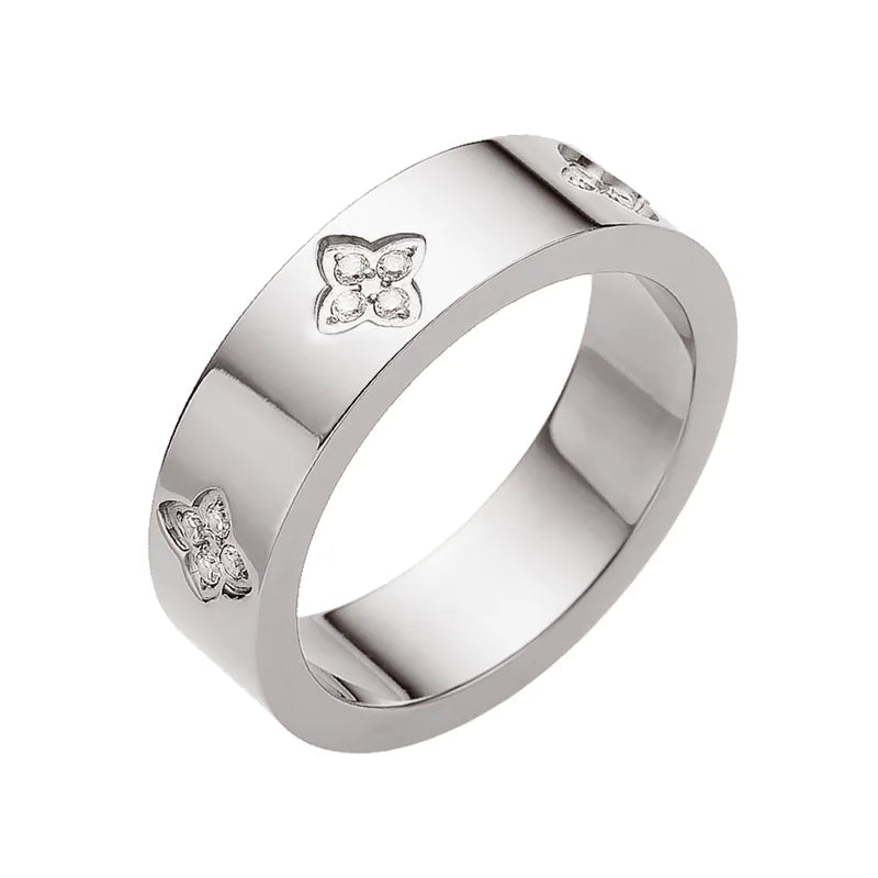 Clover Ring