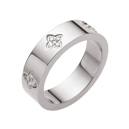 Clover Ring