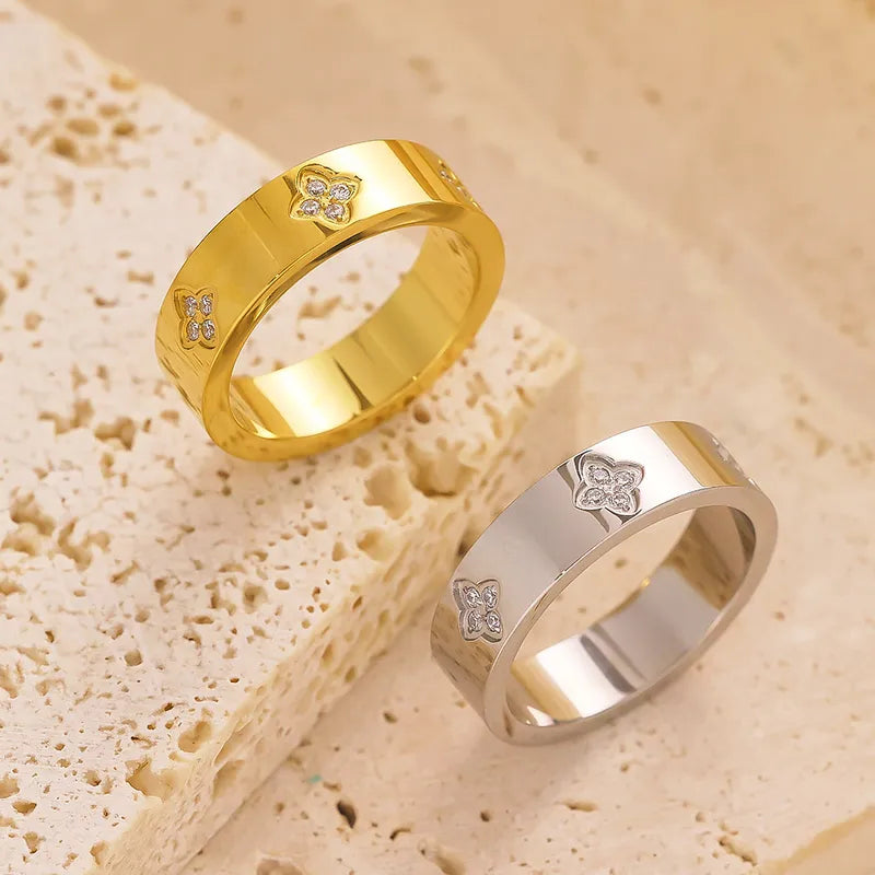 Clover Ring