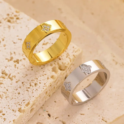 Clover Ring