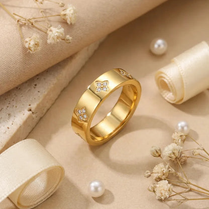 Clover Ring