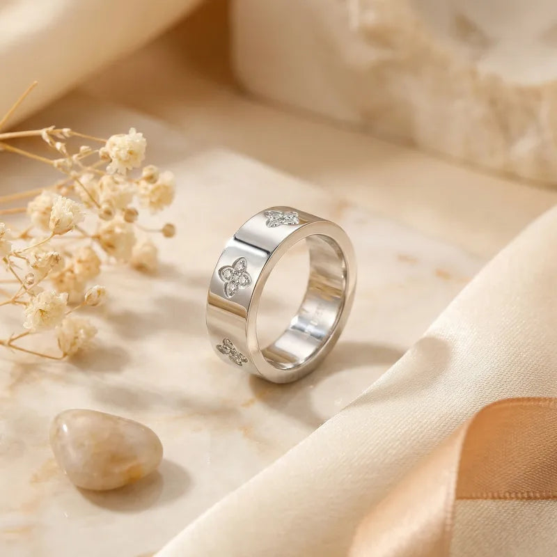 Clover Ring