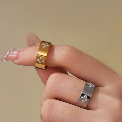 Clover Ring