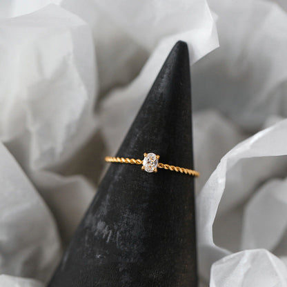 Oval Skinny Twist Ring
