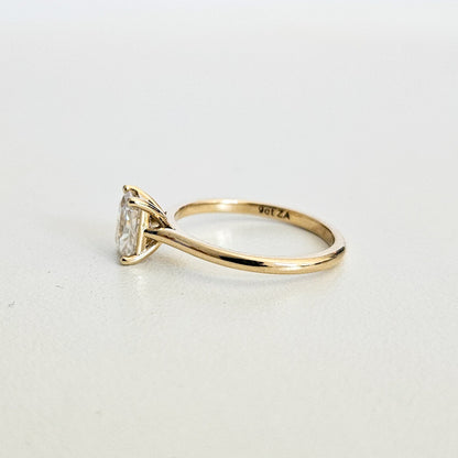 Minimalist Radiant Cut Solitaire Ring