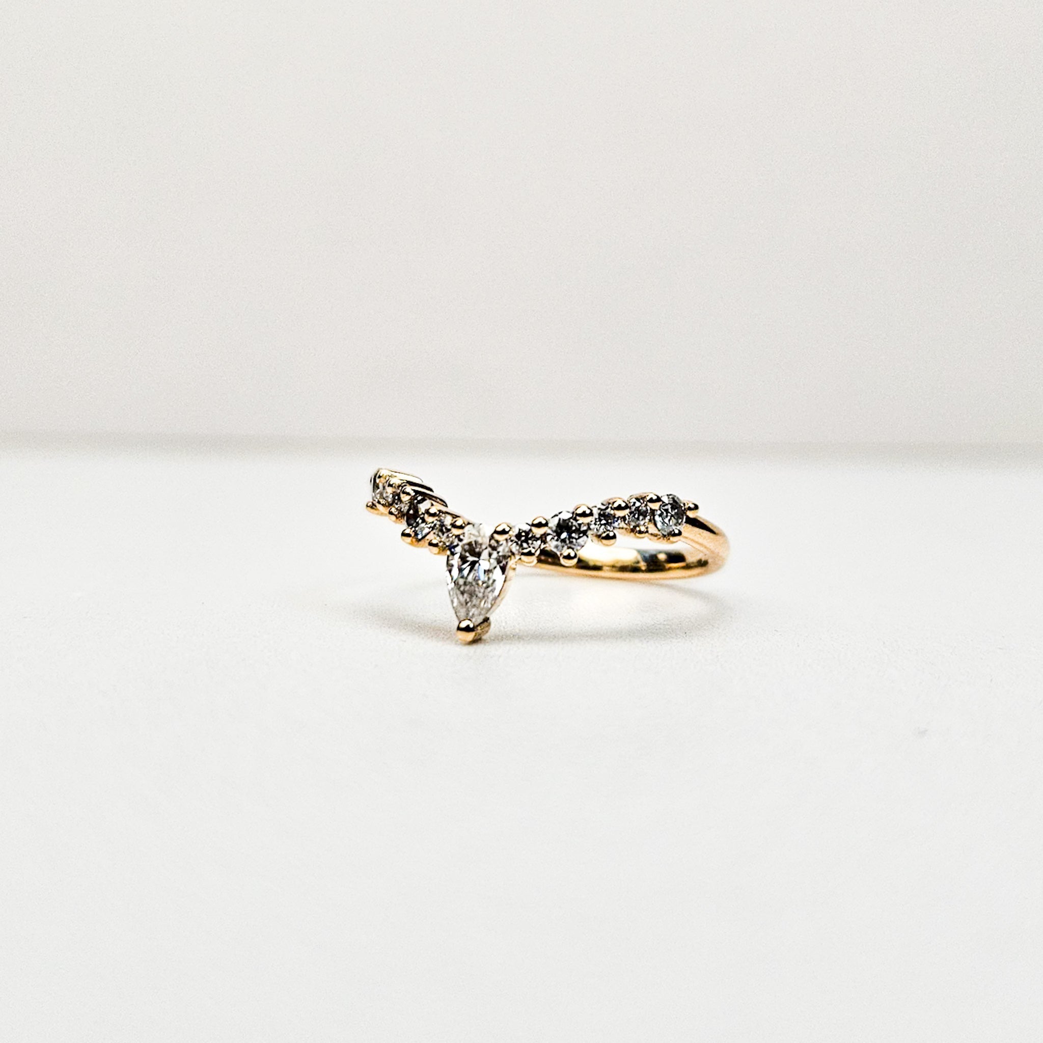 Tiara Curved Ring