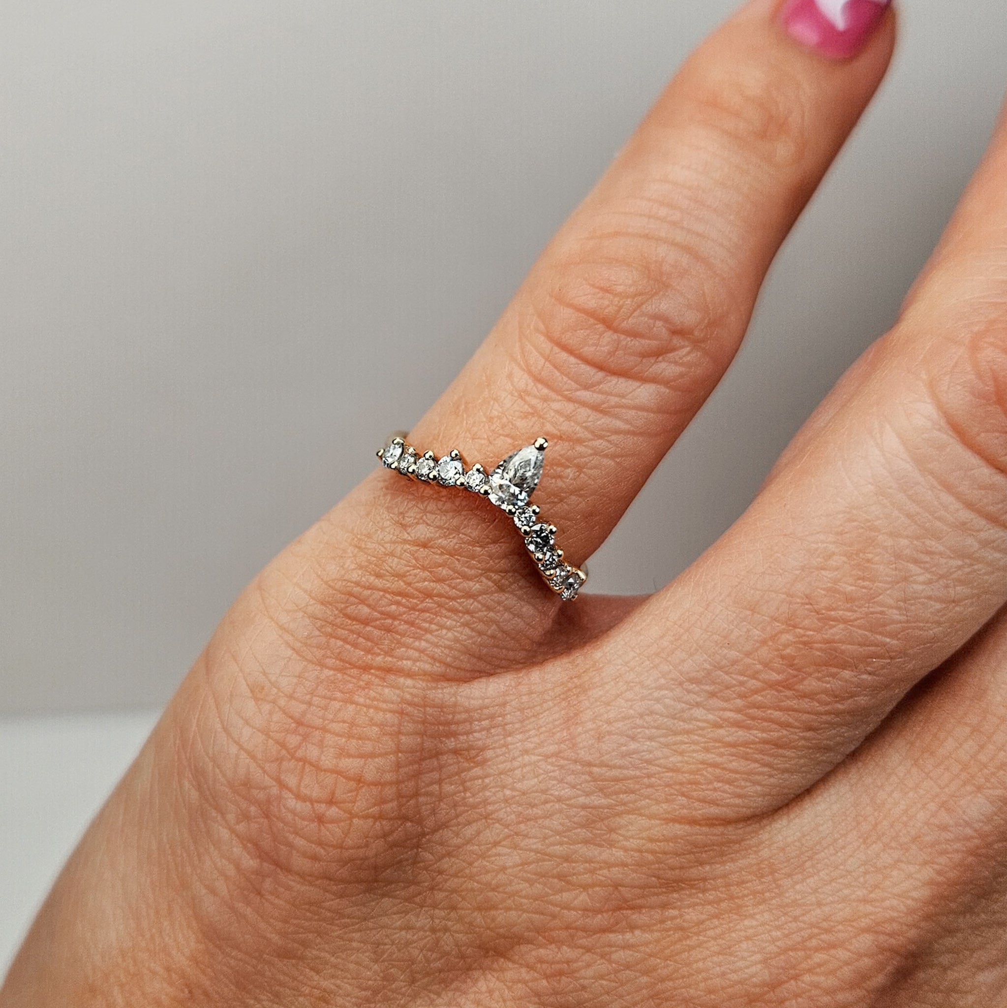 Tiara Curved Ring