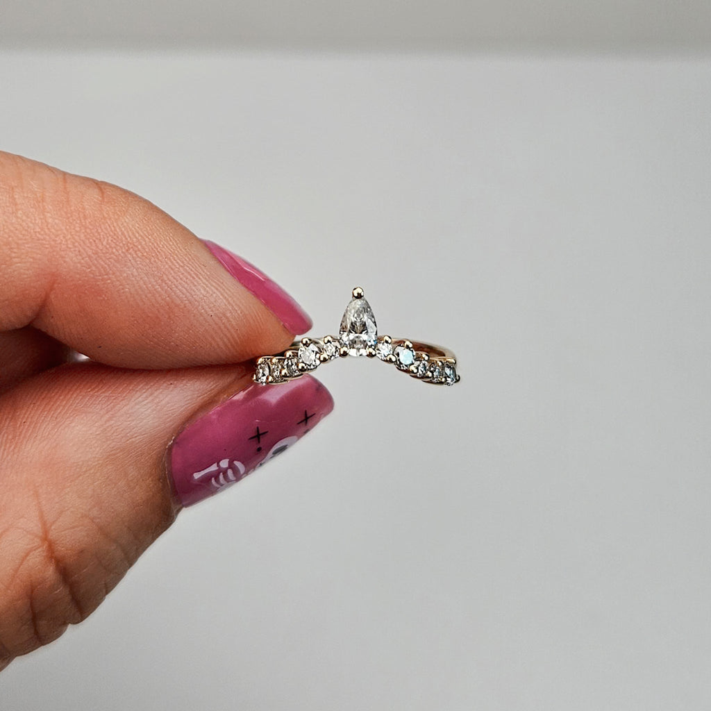 Tiara Curved Ring