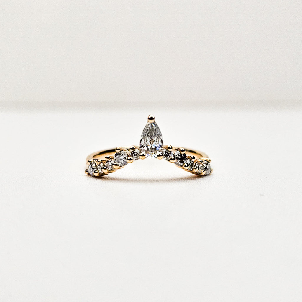 Tiara Curved Ring