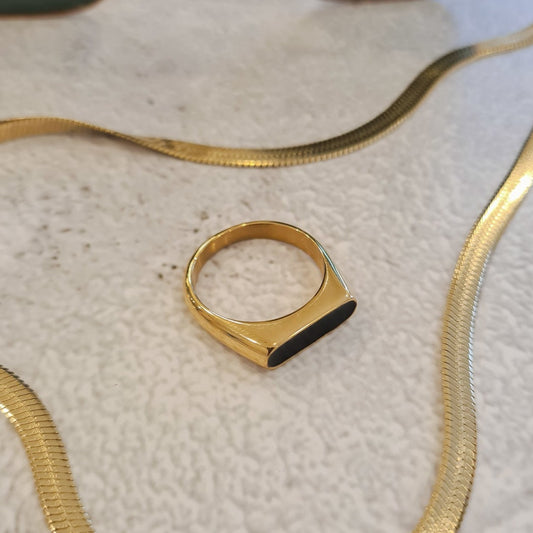 Black enamel signet ring in 18ct gold plated titanium